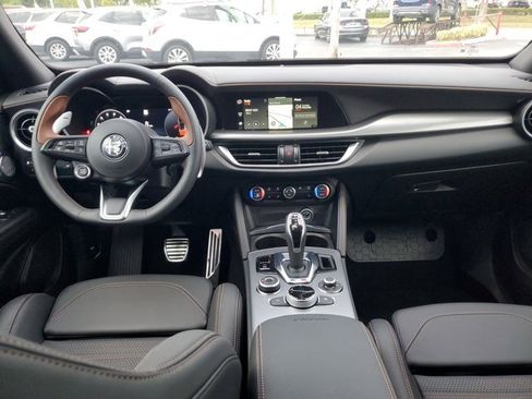 New 2025 Alfa Romeo Stelvio Sprint image 6