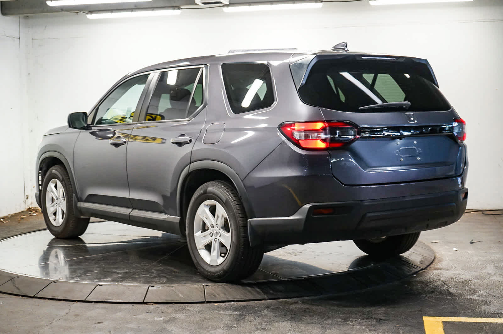 Used 2023 Honda Pilot LX image 8