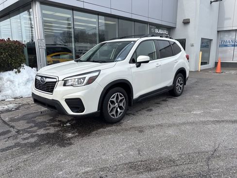 Used 2019 Subaru Forester Premium w/ All-Weather Package image 5