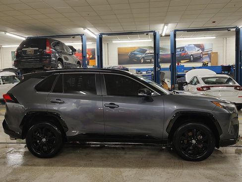 Used 2022 Toyota RAV4 XSE image 32