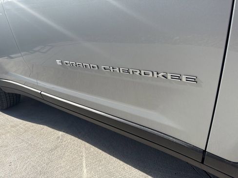 New 2025 Jeep Grand Cherokee L Limited image 34