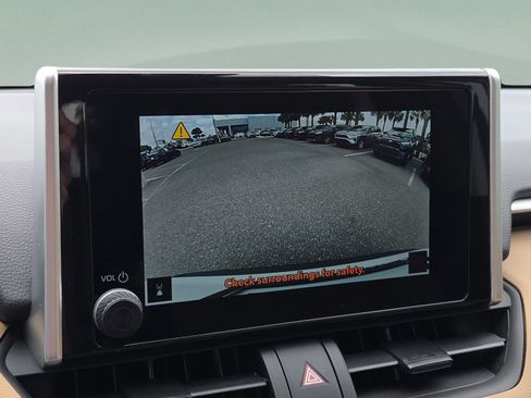 Certified 2025 Toyota RAV4 LE FWD image 21