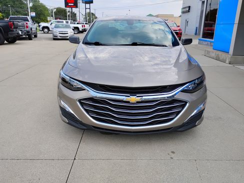 Used 2022 Chevrolet Malibu LS FWD image 2