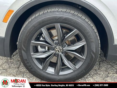 Certified 2023 Volkswagen Tiguan SE w/ Panoramic Sunroof Package AWD/4WD image 9