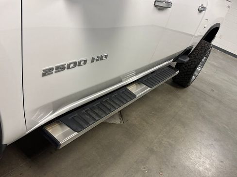 Used 2022 Chevrolet Silverado 2500 LTZ image 9