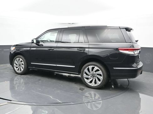 Used 2024 Lincoln Navigator Premiere AWD/4WD image 9