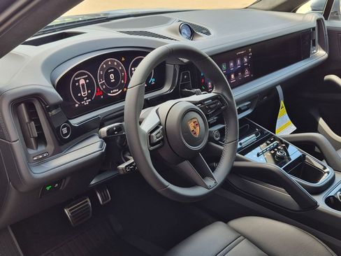 New 2026 Porsche Cayenne GTS AWD/4WD image 4
