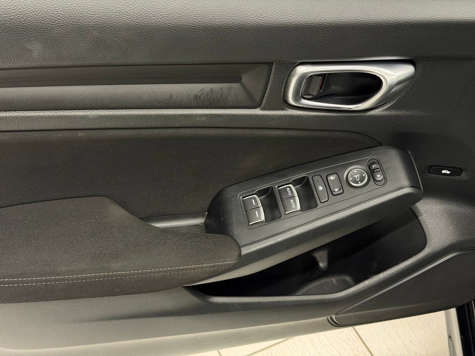 Used 2023 Honda Civic Sport image 11
