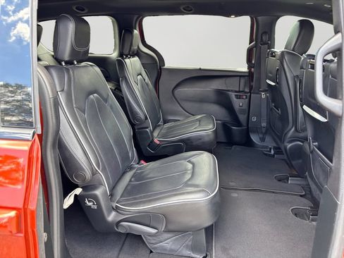 Used 2018 Chrysler Pacifica Limited w/ Advanced Safetytec Group FWD image 13