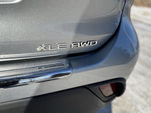 Used 2022 Toyota Highlander XLE image 48