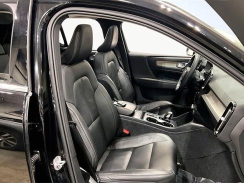 Certified 2024 Volvo XC40 B5 Core image 8