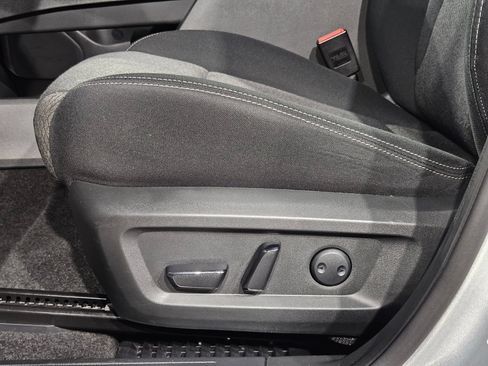 Used 2024 Nissan Rogue SV AWD/4WD image 23