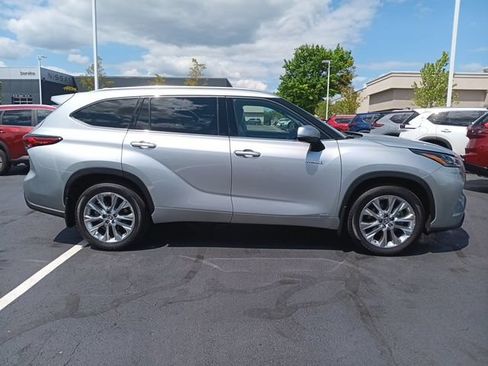Used 2021 Toyota Highlander Limited AWD/4WD image 4
