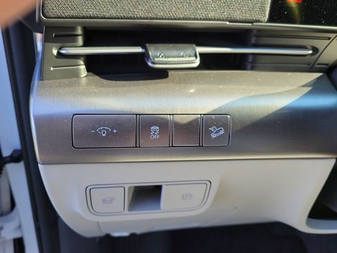 Certified 2025 Hyundai Kona Limited image 23