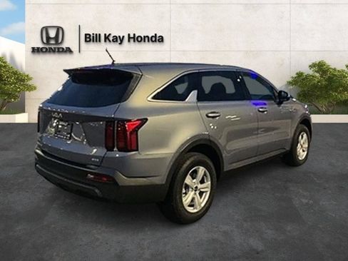 Used 2023 Kia Sorento LX AWD/4WD image 4