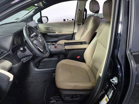 Certified 2023 Toyota Sienna XLE image 9