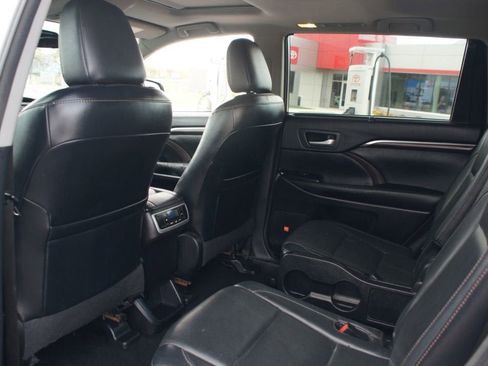 Used 2016 Toyota Highlander Limited image 12