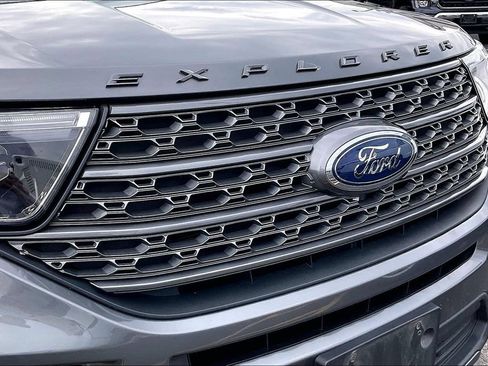 Certified 2022 Ford Explorer XLT w/ Equipment Group 202A AWD/4WD image 31