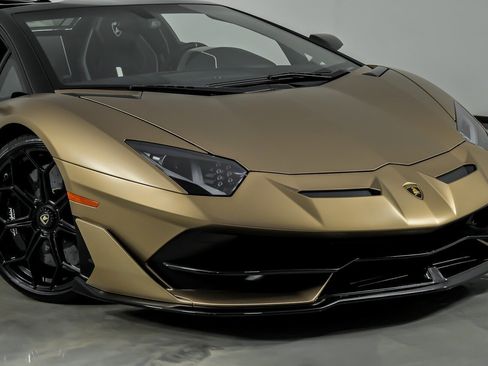 Used 2021 Lamborghini Aventador SVJ AWD/4WD image 3