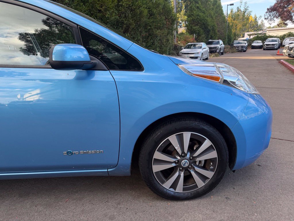 Used 2013 Nissan Leaf SL FWD image 3