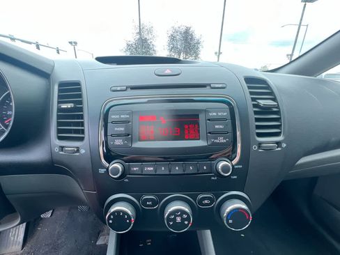 Used 2018 Kia Forte LX image 17