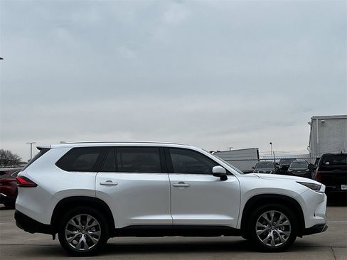 Used 2024 Toyota Grand Highlander AWD Hybrid image 3
