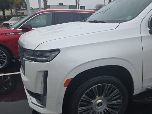 Used 2022 Cadillac Escalade ESV Premium Luxury image 2