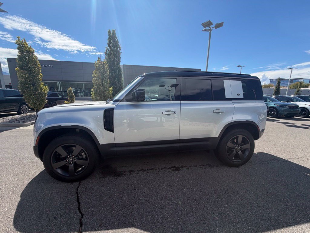 Used 2023 Land Rover Defender 110 S AWD/4WD image 7