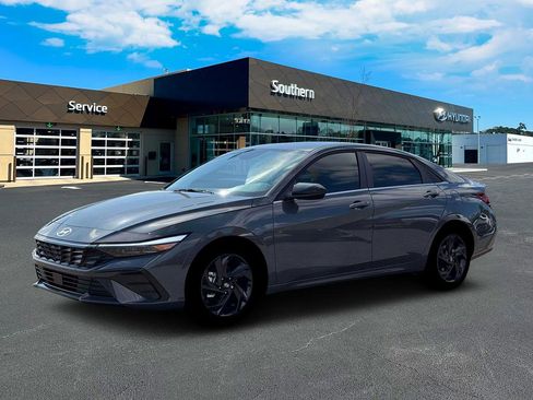 New 2026 Hyundai Elantra SEL Sport image 2