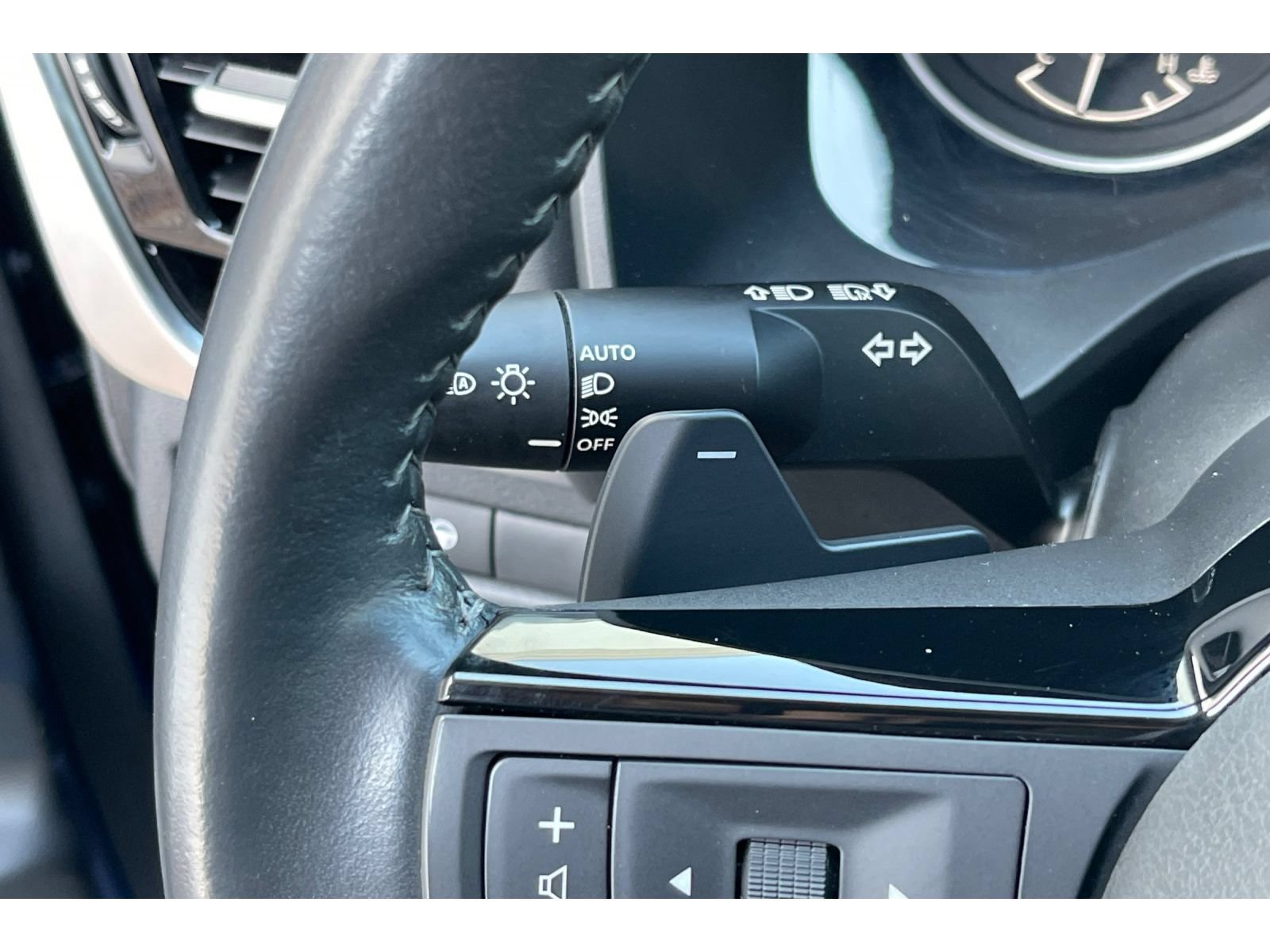 Used 2023 Nissan Rogue SL w/ SL Premium Package FWD image 36