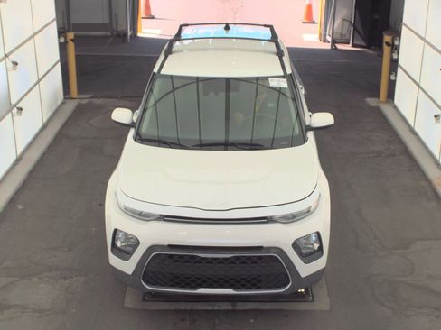 Used 2022 Kia Soul LX w/ Technology Package FWD image 2