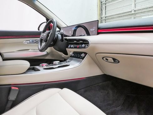 Certified 2026 Genesis GV70 2.5T Advanced AWD/4WD image 13