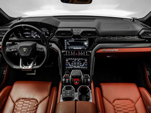 Used 2022 Lamborghini Urus image 33
