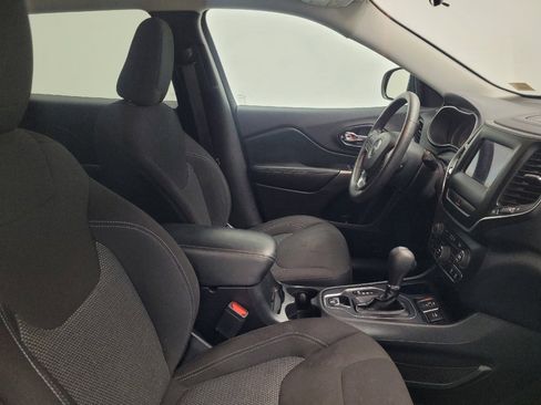 Used 2019 Jeep Cherokee Latitude w/ Popular Appearance Group FWD image 21