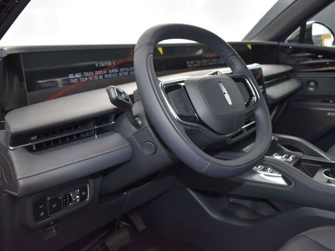 New 2025 Lincoln Nautilus Premier w/ Equipment Group 102A image 10