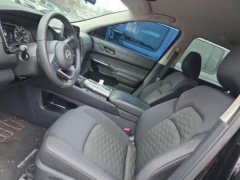 Used 2025 Nissan Pathfinder SV w/ Cargo Package image 9