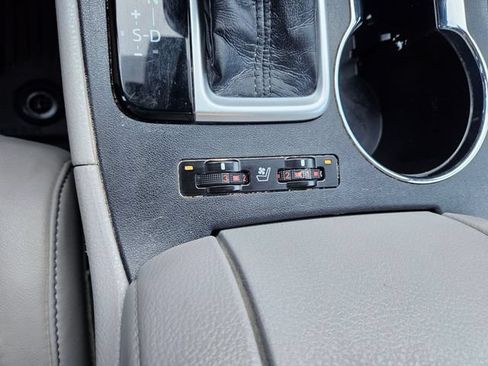 Used 2019 Toyota Highlander Limited AWD/4WD image 32
