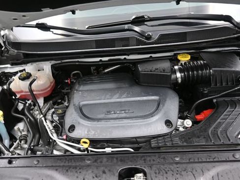 Used 2023 Chrysler Pacifica Touring-L FWD image 30