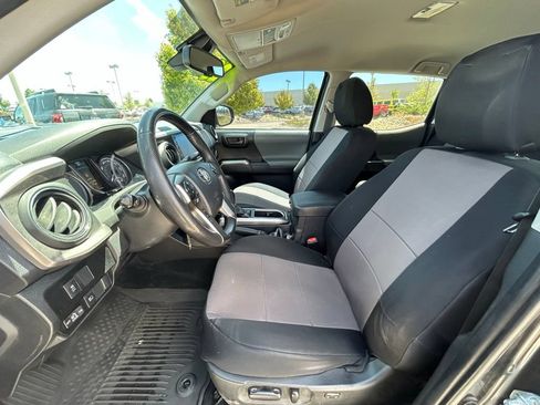 Used 2022 Toyota Tacoma SR5 AWD/4WD image 13