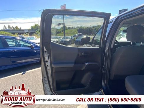 Used 2020 Toyota Tacoma SR5 AWD/4WD image 12