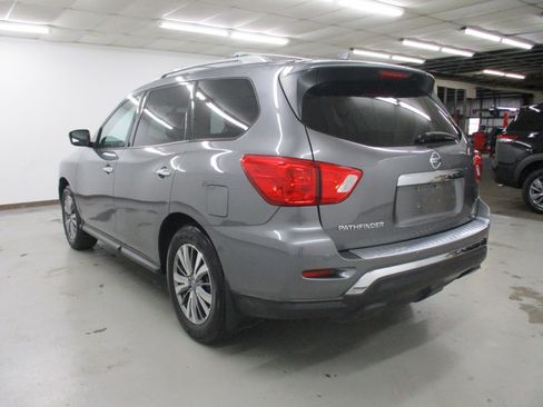 Used 2019 Nissan Pathfinder S image 4