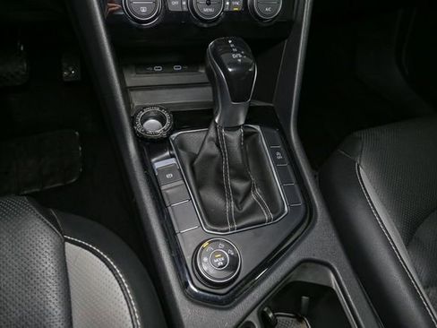 Used 2022 Volkswagen Taos SEL image 30