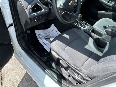 Used 2019 Chevrolet Cruze LT FWD image 10