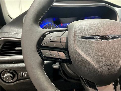 New 2026 Chrysler Pacifica Limited w/ Uconnect Theater Family Group image 13