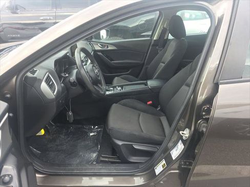 Used 2017 MAZDA MAZDA3 Sport FWD image 9