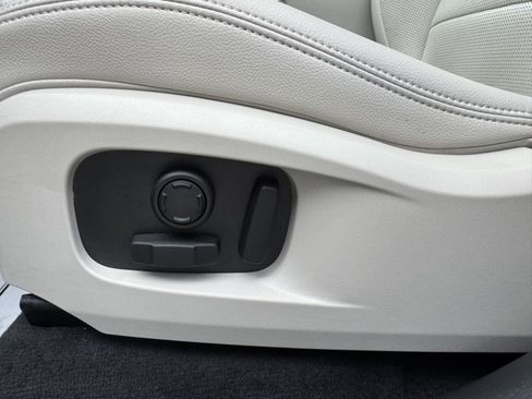 Used 2024 Jaguar F-PACE R-Dynamic S image 8