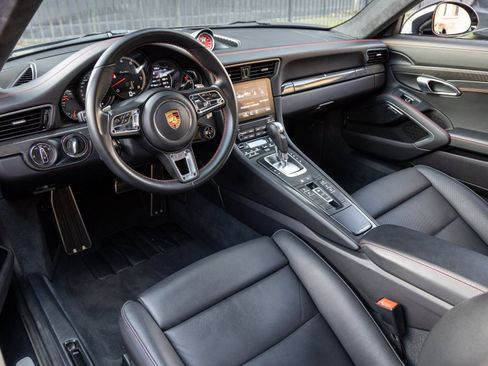 Certified 2019 Porsche 911 Turbo image 4