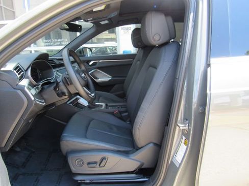 Used 2024 Audi Q3 2.0T Premium w/ Convenience Package image 15