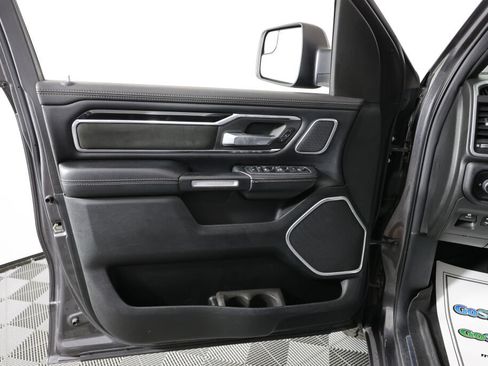 Used 2019 RAM 1500 Laramie AWD/4WD image 12