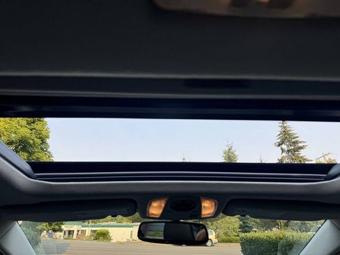 Used 2011 Toyota Prius Four w/ Solar Roof Pkg FWD image 23